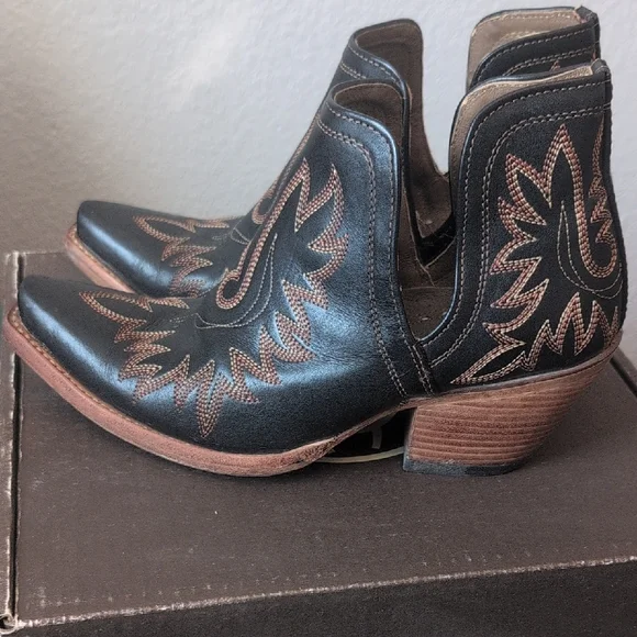 Embroidered Black Ankle Booties - Picture 3 of 6